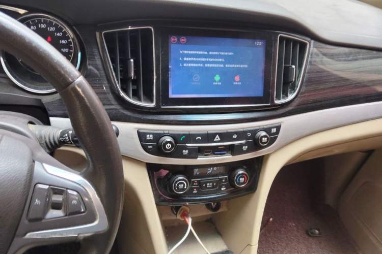 Used Baojun 730 2016 1.5L Manual Luxury Edition 7 Seats Audio And AC Panel