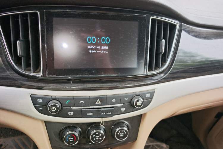 Used Baojun 730 2016 1.5L Manual Comfort Version 7 Seats China V Emission Standard Audio And AC Panel