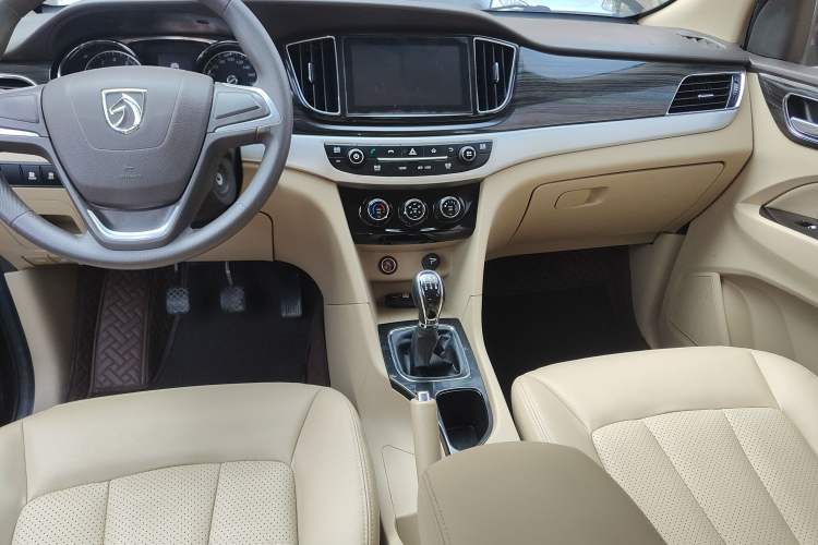 Used Baojun 730 2016 1.5L Manual Comfort Version 7 Seats China V Emission Standard Audio And AC Panel