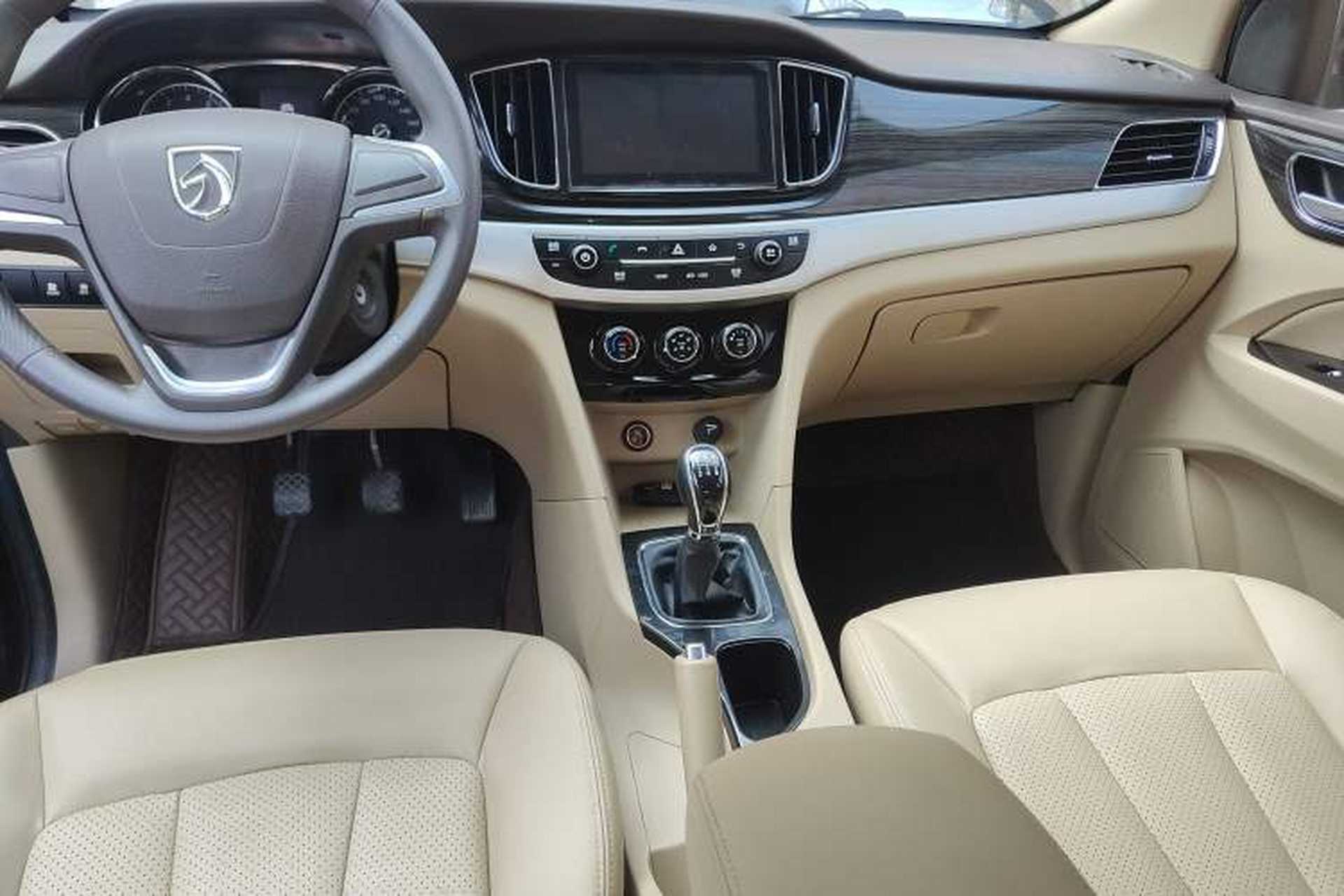 Used Baojun 730 2016 1.5L Manual Comfort Version 7 Seats China V Emission Standard Audio And AC Panel