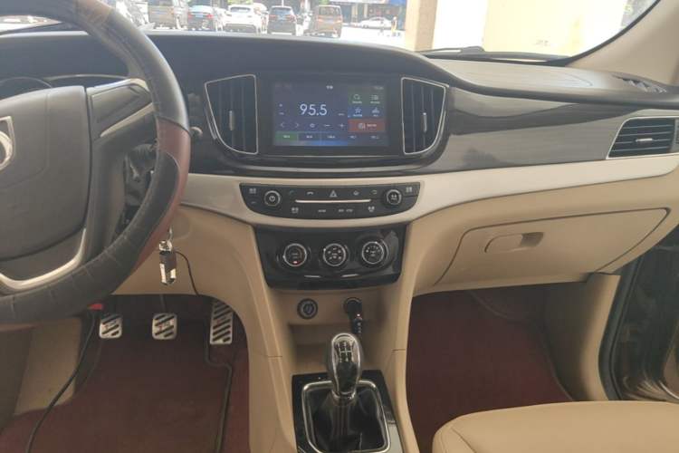 Used Baojun 730 2016 1.5L Manual Comfort Version 7 Seats China V Emission Standard Audio And AC Panel