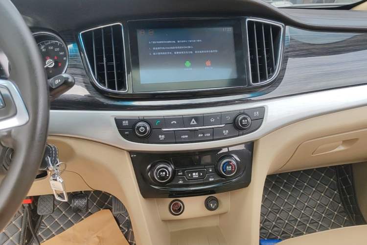 Used Baojun 730 2016 1.5L Manual Luxury Edition 7 Seats Audio And AC Panel