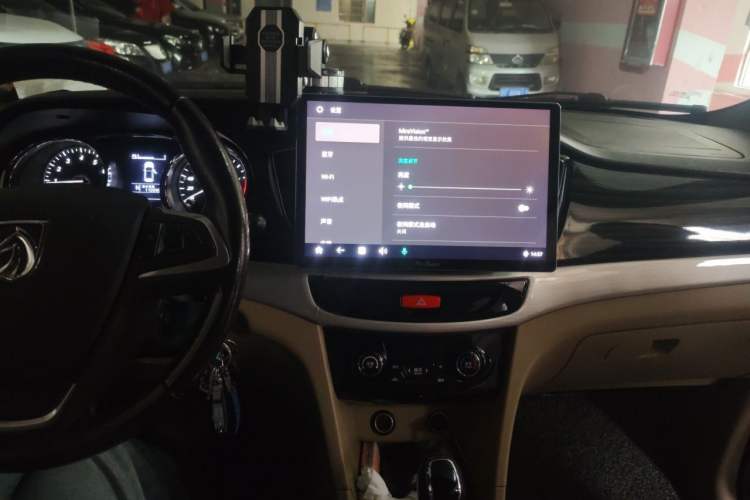 Used Baojun 730 2016 1.8L iAMT Luxury Model 7 Seats Audio And AC Panel