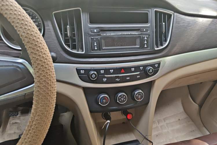 Used Baojun 730 2016 1.5T Manual Standard Version 7 Seats Audio And AC Panel