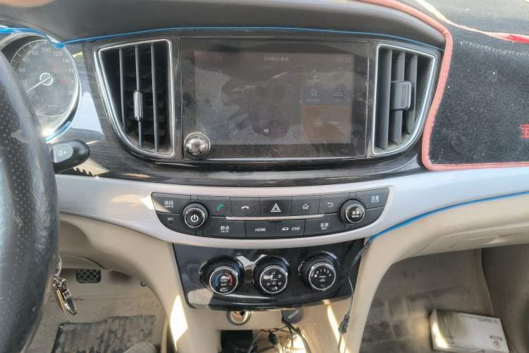 Used Baojun 730 2016 1.5L Manual Comfort Version 7 Seats China V Emission Standard Audio And AC Panel
