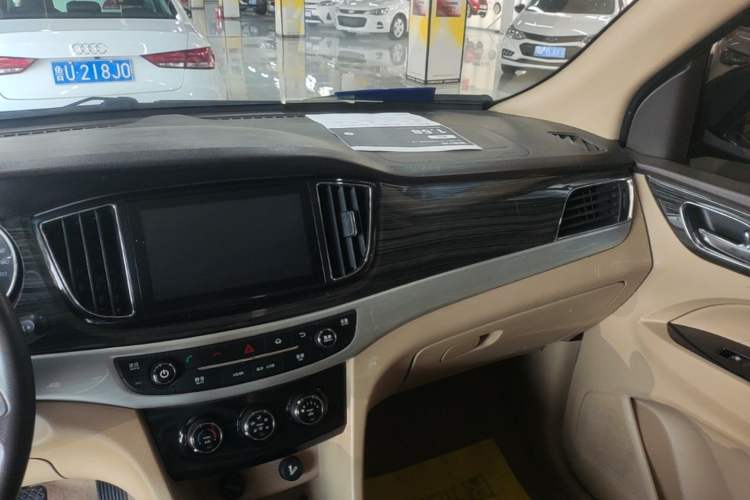 Used Baojun 730 2016 1.5L Manual Comfort Version 7 Seats China V Emission Standard Audio And AC Panel