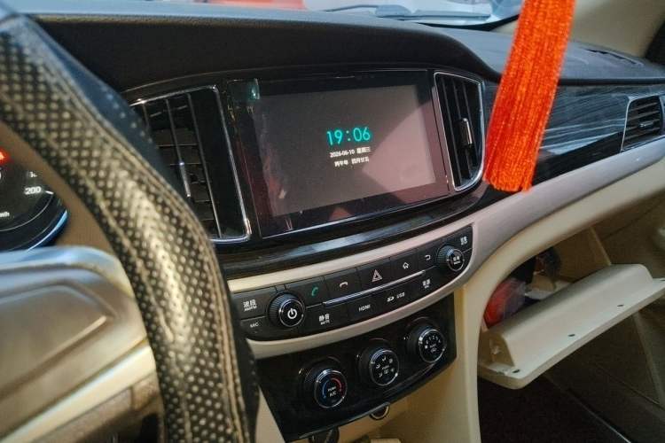 Used Baojun 730 2016 1.5L Manual Comfort Version 7 Seats China V Emission Standard Audio And AC Panel