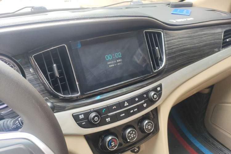 Used Baojun 730 2016 1.5T Manual Comfort Version 7 Seats Audio And AC Panel
