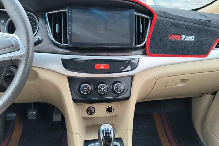 Used Baojun 730 2016 Revised 1.5L Manual Standard Version 7 Seats China V Emission Standard Audio And AC Panel
