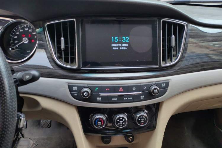 Used Baojun 730 2016 1.5L Manual Comfort Version 7 Seats China V Emission Standard Audio And AC Panel