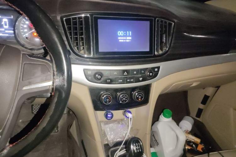 Used Baojun 730 2016 1.5L Manual Comfort Version 7 Seats China V Emission Standard Audio And AC Panel