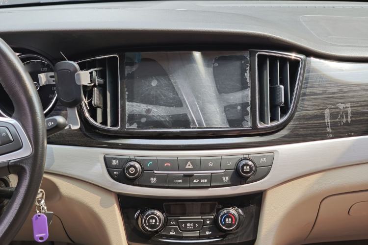 Used Baojun 730 2016 1.5L Manual Luxury Edition 7 Seats Audio And AC Panel