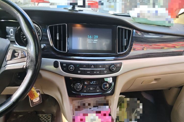 Used Baojun 730 2016 1.8L Manual Luxury Edition 7 Seats Audio And AC Panel