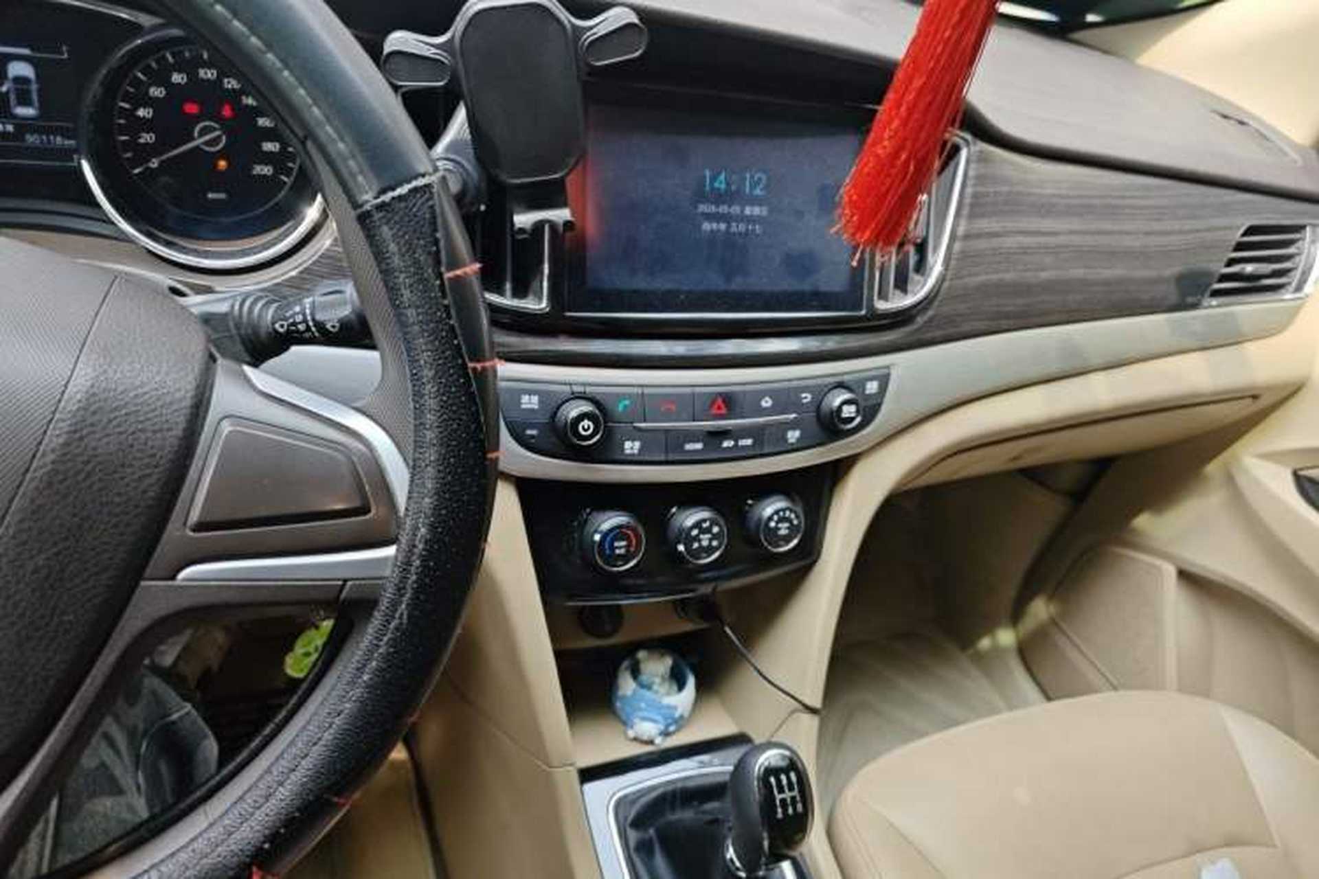 Used Baojun 730 2016 1.5L Manual Comfort Version 7 Seats China V Emission Standard Audio And AC Panel