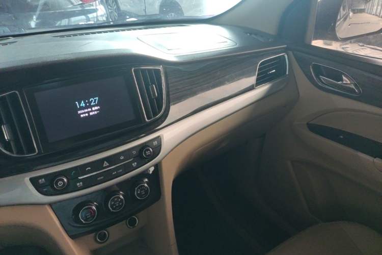 Used Baojun 730 2016 1.5L Manual Comfort Version 7 Seats China V Emission Standard Audio And AC Panel