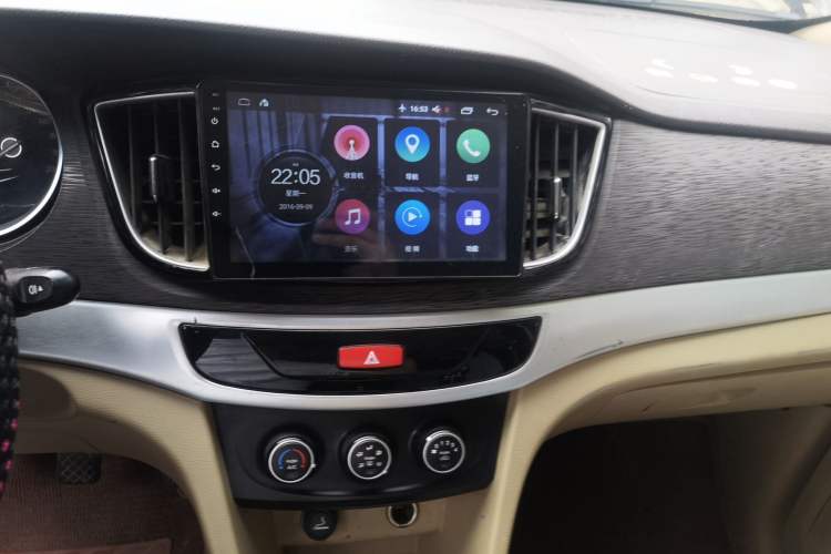 Used Baojun 730 2016 Revised 1.5L Manual Standard Version 7 Seats China V Emission Standard Audio And AC Panel