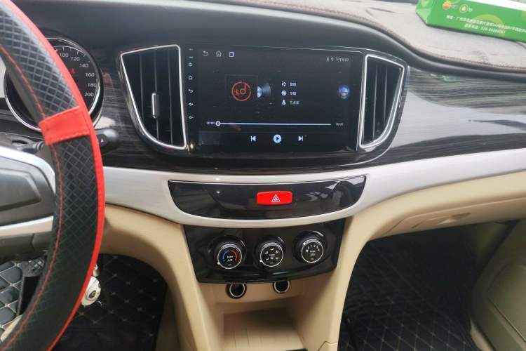 Used Baojun 730 2016 1.5L Manual Comfort Version 7 Seats China V Emission Standard Audio And AC Panel
