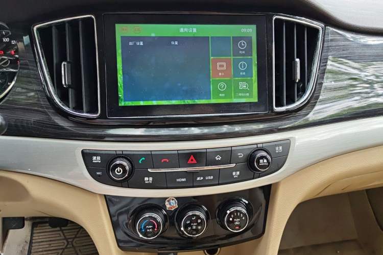 Used Baojun 730 2016 1.5L Manual Comfort Version 7 Seats China V Emission Standard Audio And AC Panel