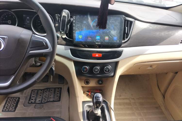 Used Baojun 730 2016 1.5L Manual Value Edition 7 Seats China V Emission Standard Audio And AC Panel