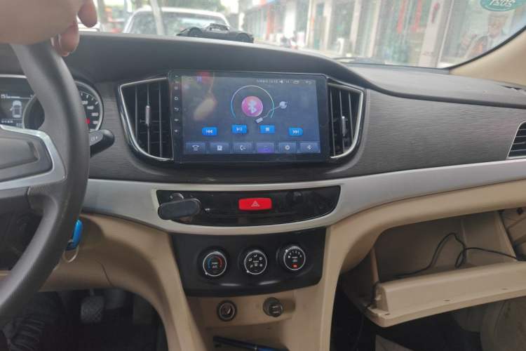 Used Baojun 730 2016 Revised 1.5L Manual Standard Version 7 Seats China V Emission Standard Audio And AC Panel
