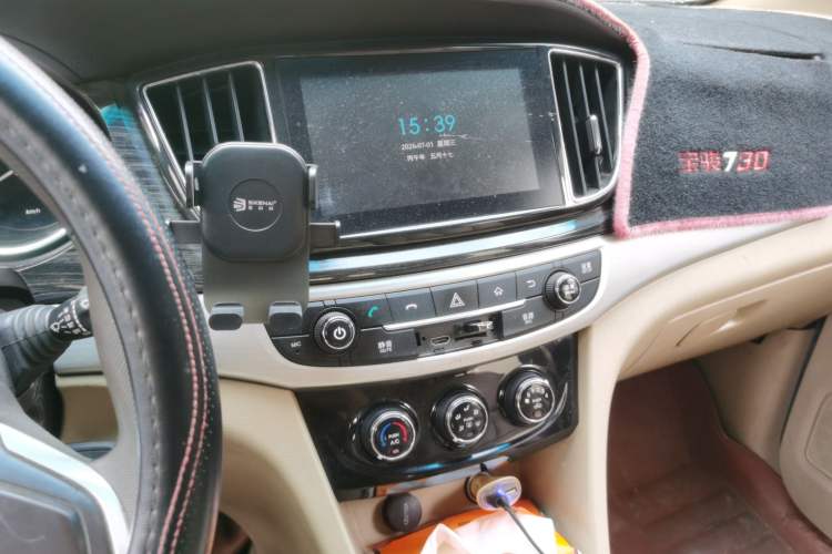 Used Baojun 730 2016 1.5L Manual Comfort Version 7 Seats China V Emission Standard Audio And AC Panel