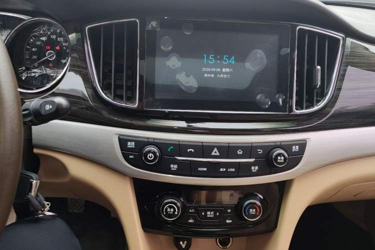 Used Baojun 730 2016 1.5T Manual Luxury Edition 7 Seats Audio And AC Panel