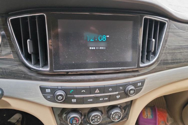 Used Baojun 730 2016 1.5L Manual Comfort Version 7 Seats China V Emission Standard Audio And AC Panel