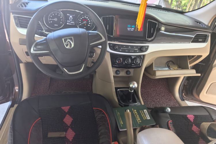 Used Baojun 730 2016 1.5L Manual Comfort Version 7 Seats China V Emission Standard Center Console