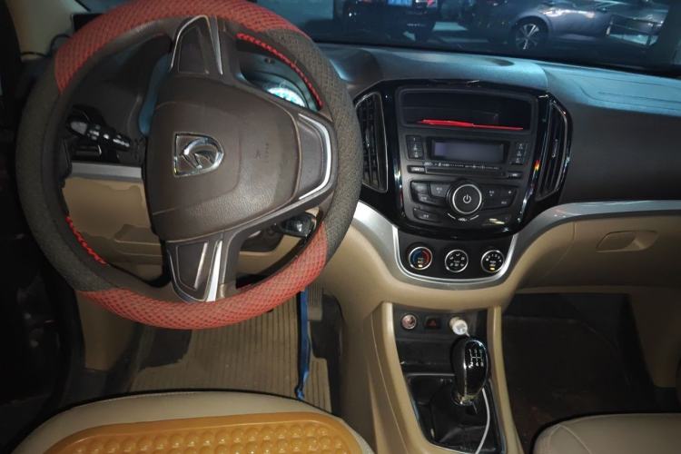 Used Baojun 730 2016 1.5L Manual Value Edition 7 Seats China V Emission Standard Center Console