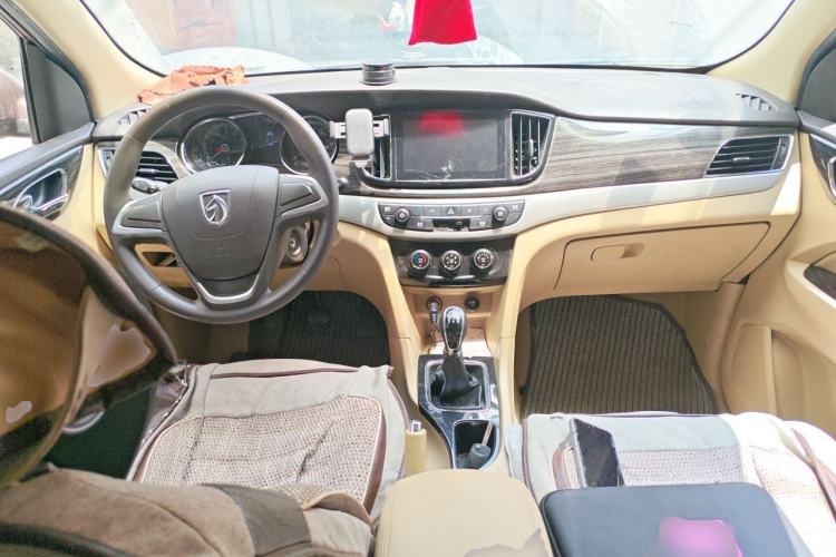 Used Baojun 730 2016 1.5L Manual Comfort Version 7 Seats China V Emission Standard Center Console