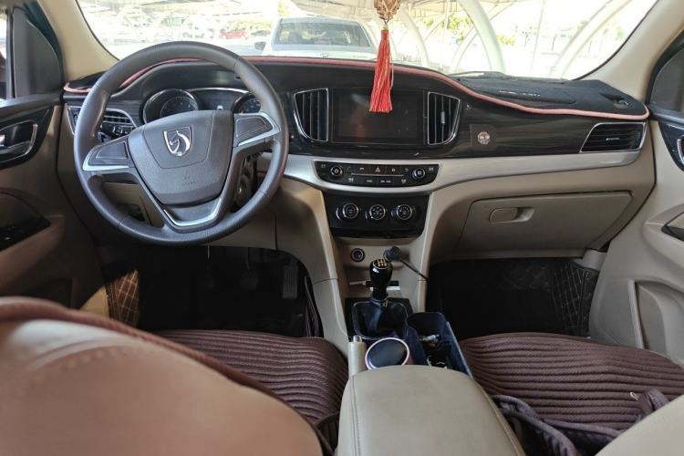 Used Baojun 730 2016 1.5L Manual Comfort Version 7 Seats China V Emission Standard Center Console
