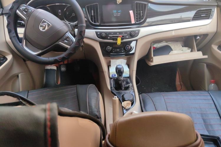 Used Baojun 730 2016 1.5L Manual Luxury Edition 7 Seats Center Console