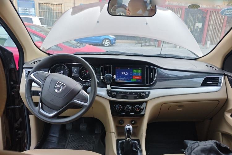 Used Baojun 730 2016 1.5L Manual Comfort Version 7 Seats China V Emission Standard Center Console