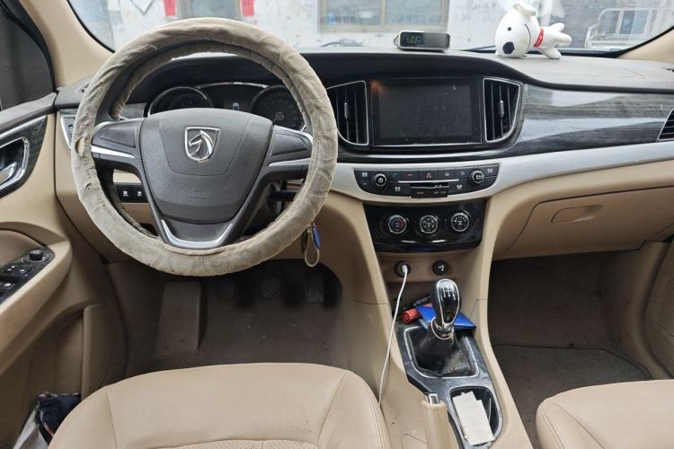 Used Baojun 730 2016 1.5L Manual Comfort Version 7 Seats China V Emission Standard Center Console