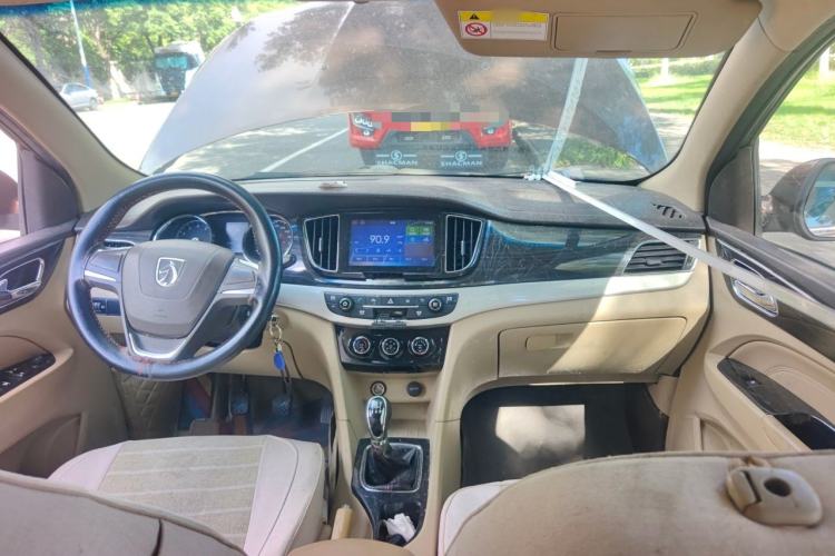 Used Baojun 730 2016 1.5L Manual Comfort Version 7 Seats China V Emission Standard Center Console