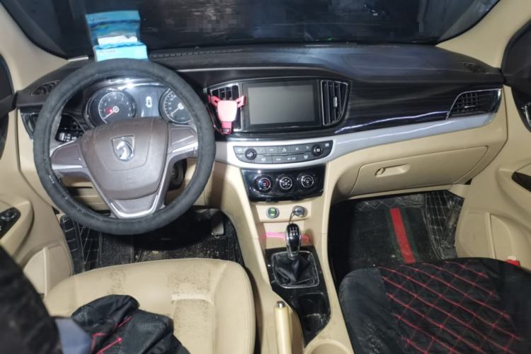 Used Baojun 730 2016 1.5L Manual Comfort Version 7 Seats China V Emission Standard Center Console