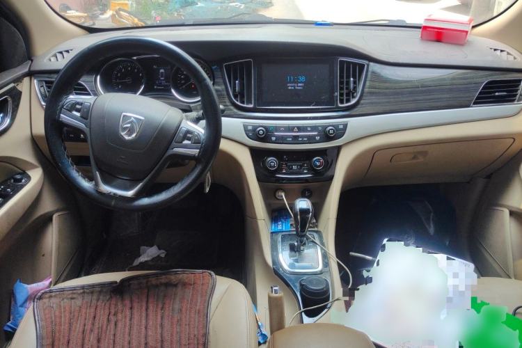 Used Baojun 730 2016 1.8L iAMT Luxury Model 7 Seats Center Console
