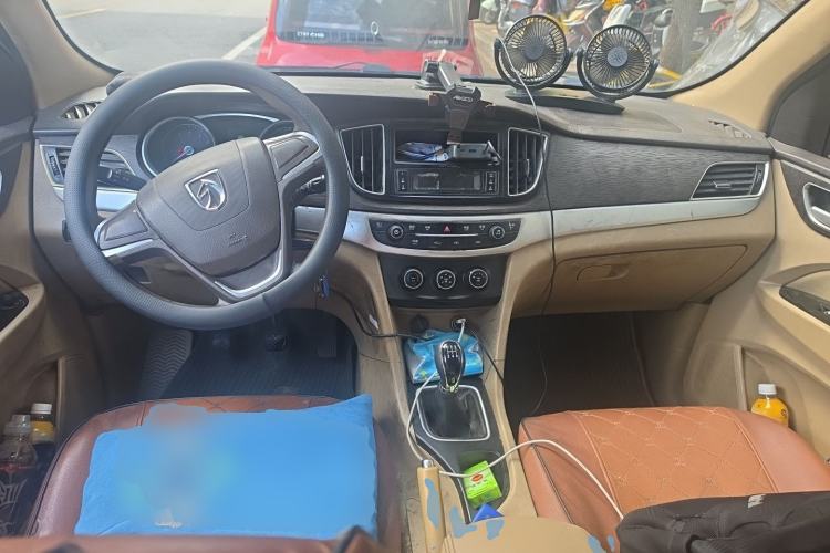 Used Baojun 730 2016 1.5L Manual Standard Version 5 Seats Center Console