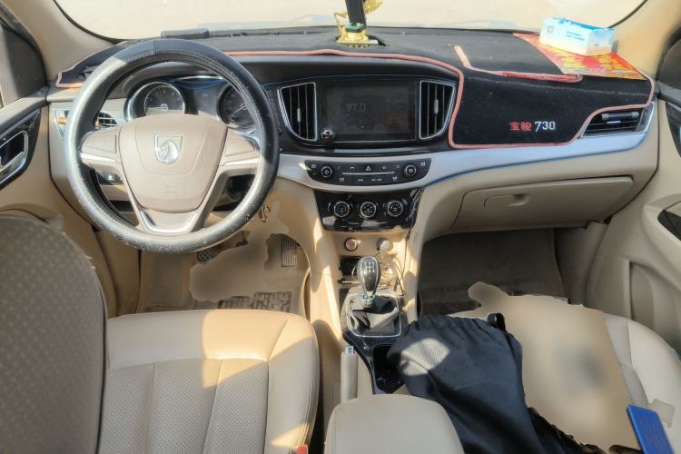Used Baojun 730 2016 1.5L Manual Comfort Version 7 Seats China V Emission Standard Center Console