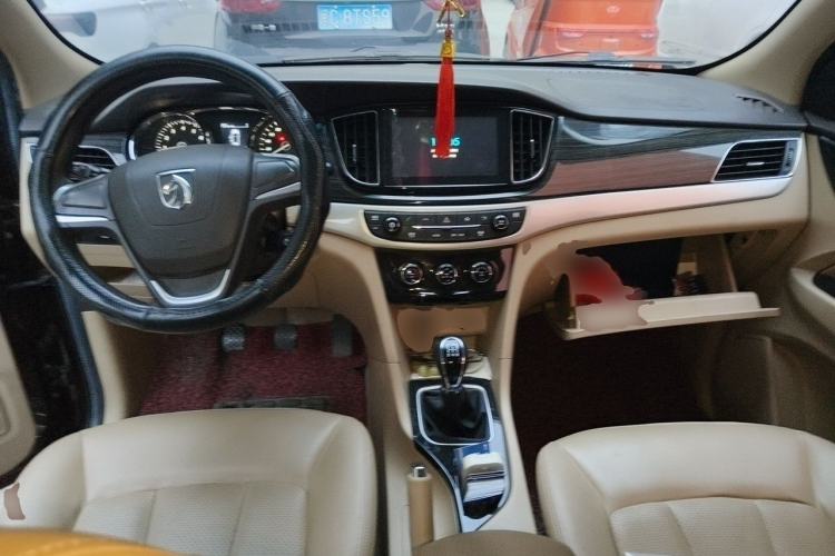 Used Baojun 730 2016 1.5L Manual Comfort Version 7 Seats China V Emission Standard Center Console