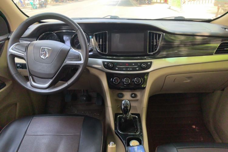 Used Baojun 730 2016 1.5L Manual Comfort Version 7 Seats China V Emission Standard Center Console