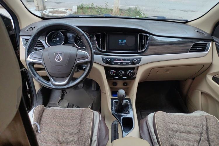 Used Baojun 730 2016 1.5L Manual Comfort Version 7 Seats China V Emission Standard Center Console