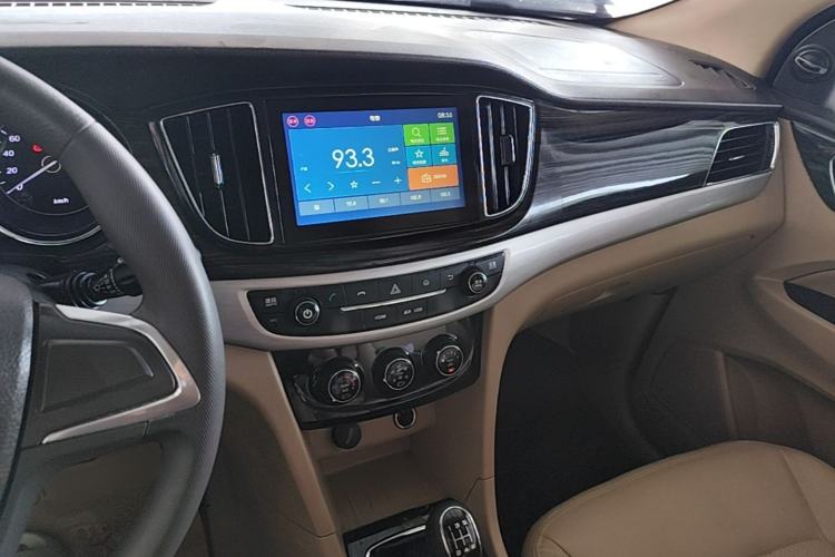 Used Baojun 730 2016 1.5L Manual Comfort Version 7 Seats China V Emission Standard Center Console