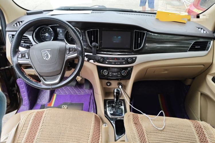 Used Baojun 730 2016 1.8L iAMT Luxury Model 7 Seats Center Console