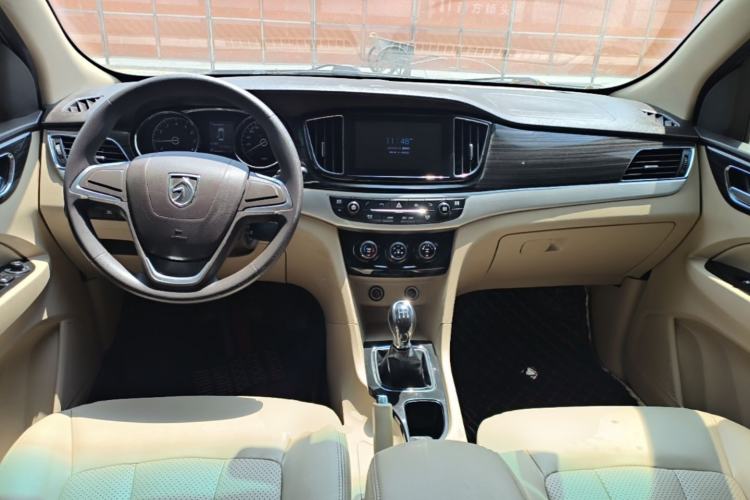 Used Baojun 730 2016 1.5L Manual Comfort Version 7 Seats China V Emission Standard Center Console