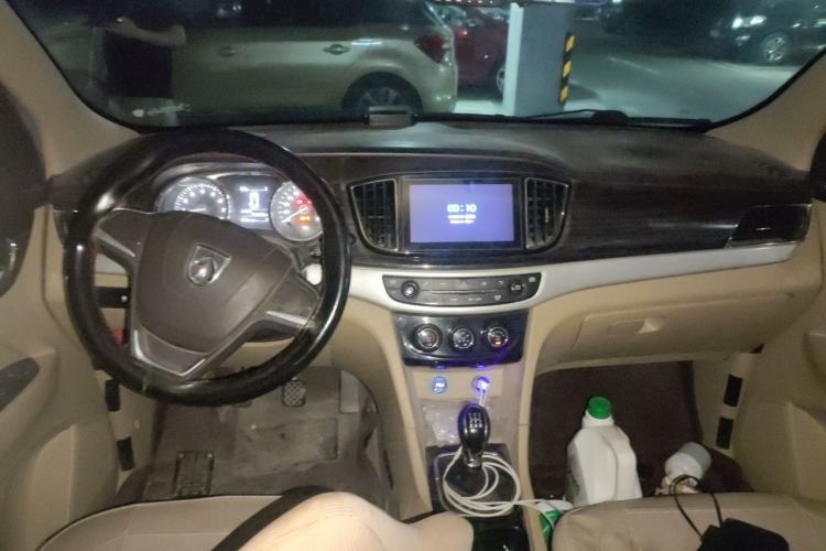 Used Baojun 730 2016 1.5L Manual Comfort Version 7 Seats China V Emission Standard Center Console