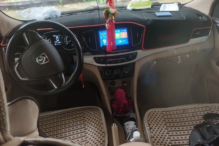 Used Baojun 730 2016 1.5L Manual Comfort Version 7 Seats China V Emission Standard Center Console