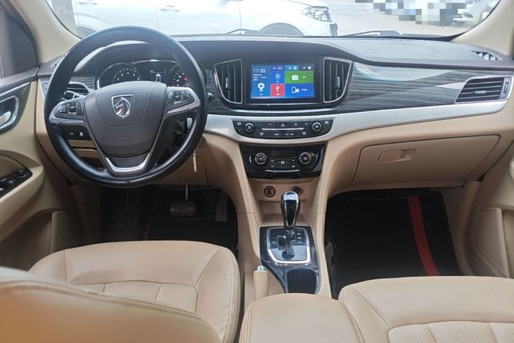 Used Baojun 730 2016 1.8L iAMT Luxury Model 7 Seats Center Console
