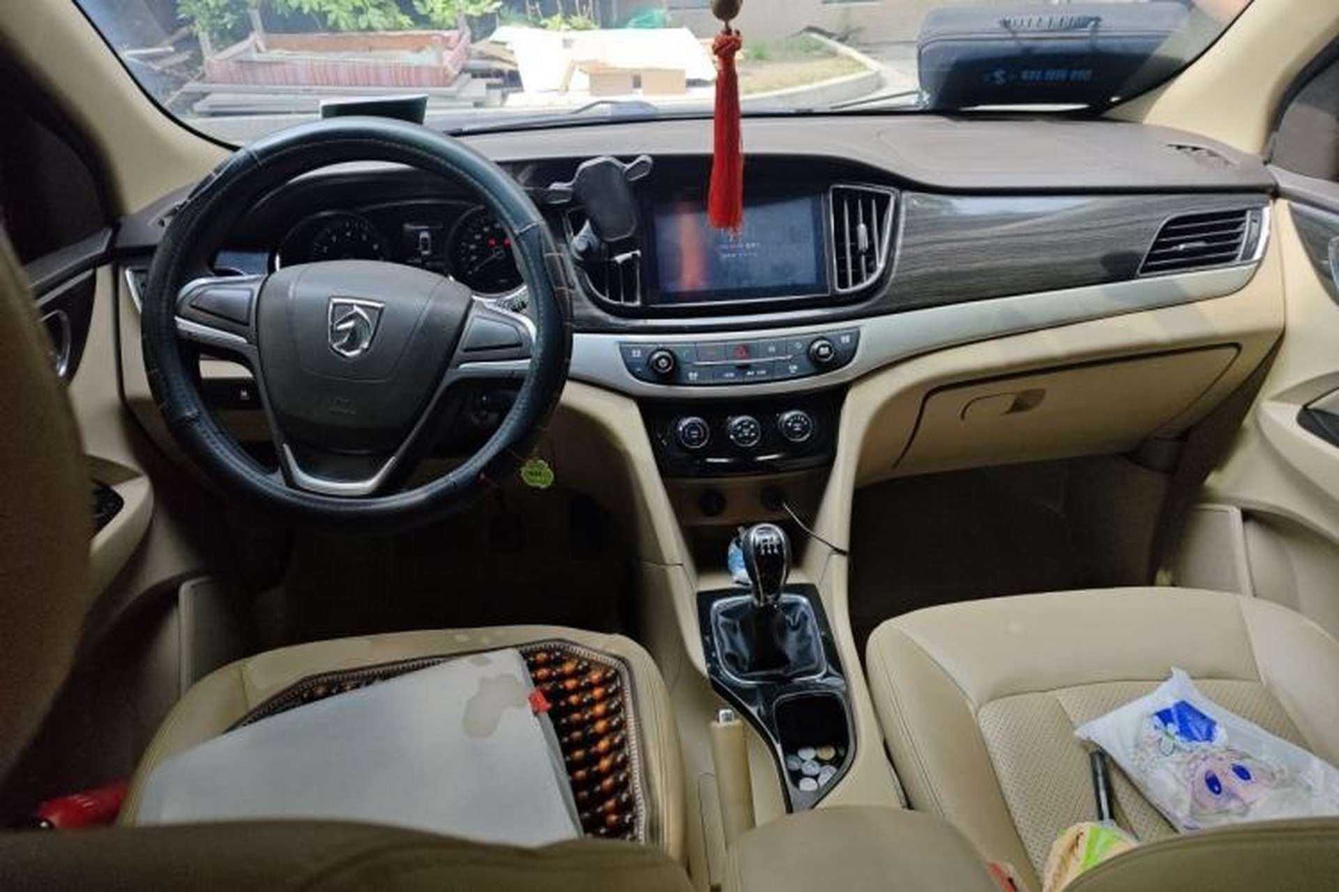 Used Baojun 730 2016 1.5L Manual Comfort Version 7 Seats China V Emission Standard Center Console