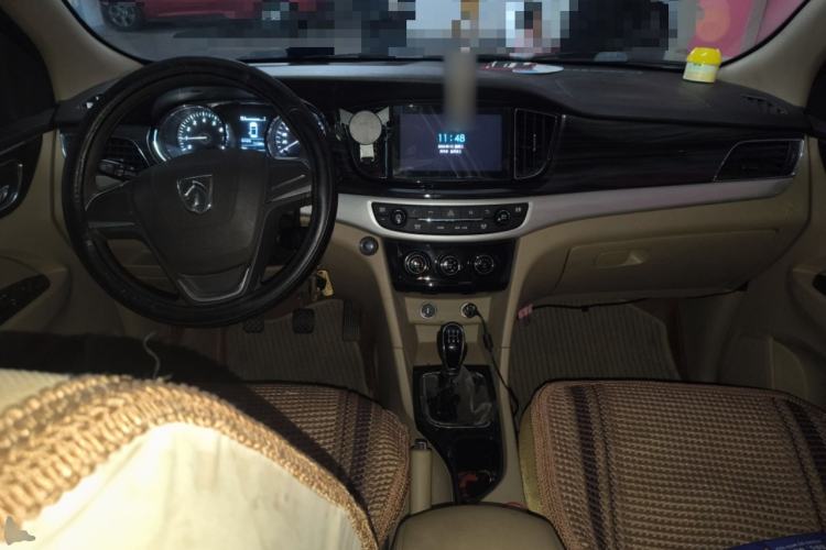 Used Baojun 730 2016 1.5L Manual Comfort Version 7 Seats China V Emission Standard Center Console
